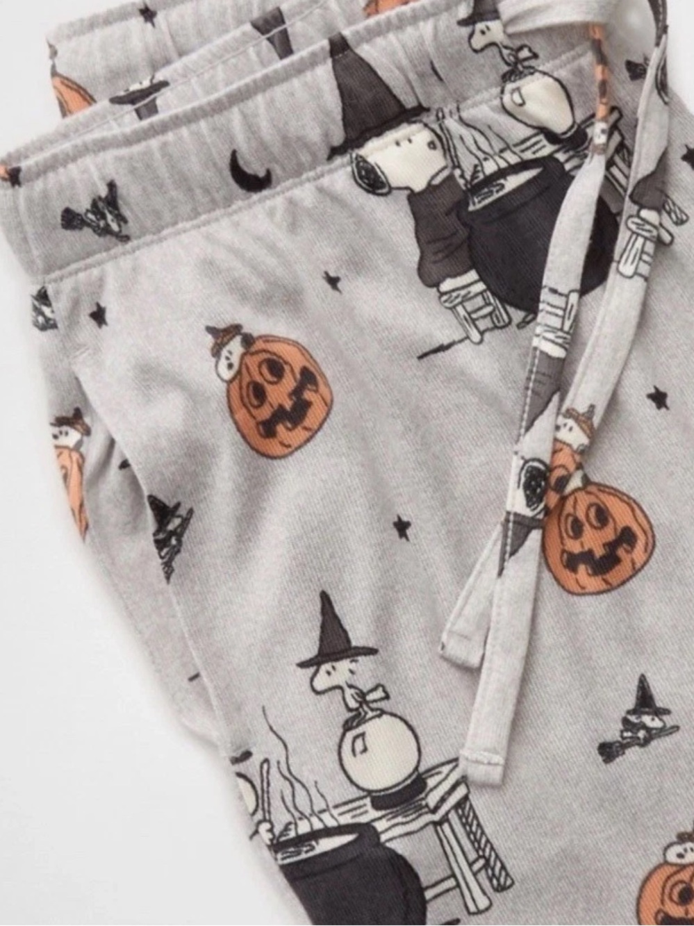 American Eagle AE  Snoopy Halloween Pajamas PJ & Matching Socks Set Medium New - Picture 4 of 6